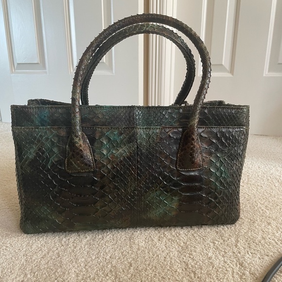 ❤️keeping❤️ CHANEL PYTHON TOTE NEW brown green python tassel beautiful ❤️ - Picture 4 of 16